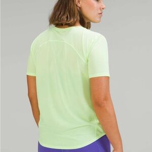 NWT LULULEMON ATHLETICA High Neck Running and Training Tee. Size 14
